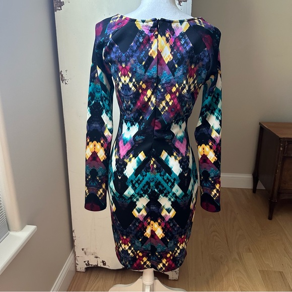 Patterned Long Sleeve Dress - Picture 5 of 6